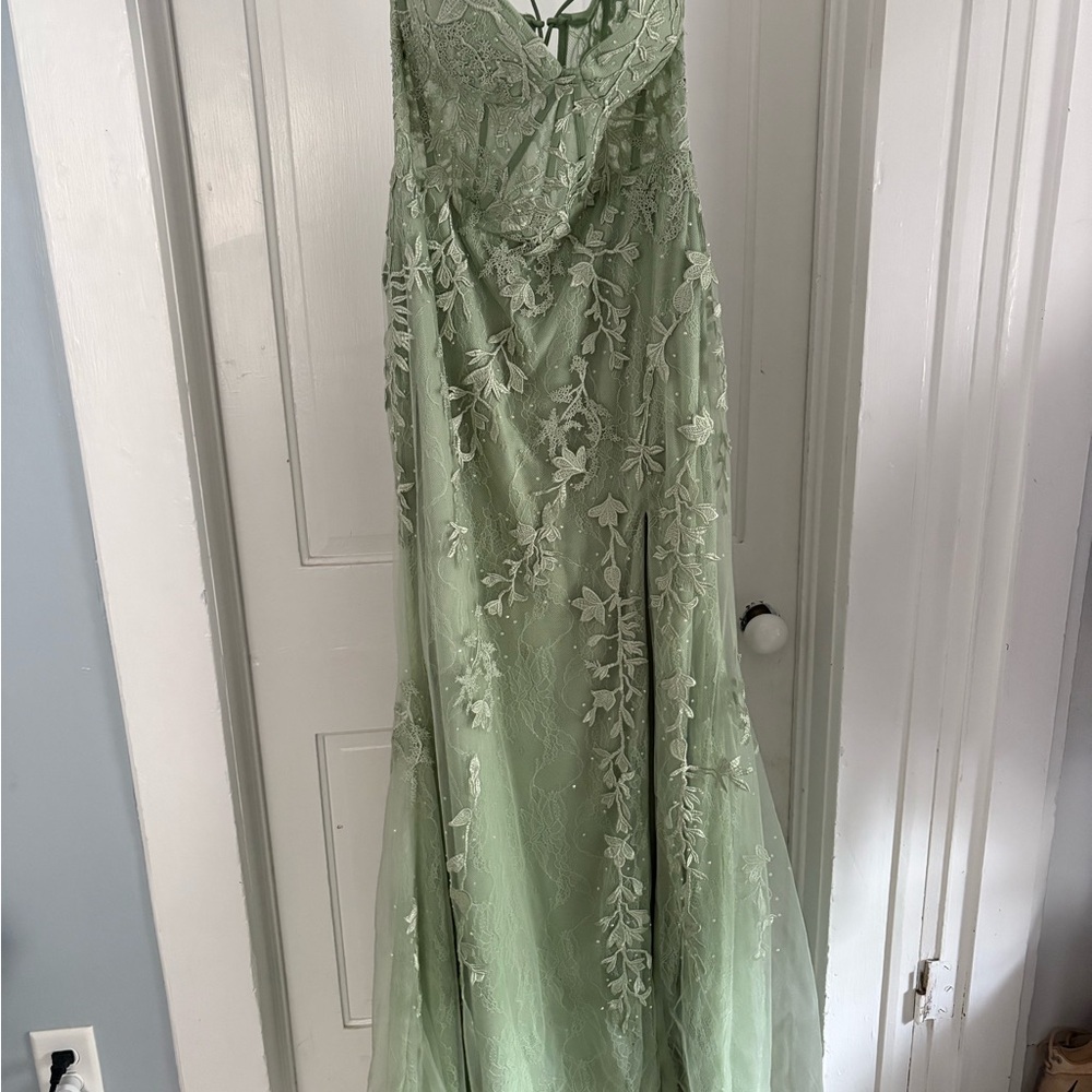 Elegant Green Lace Prom Dress